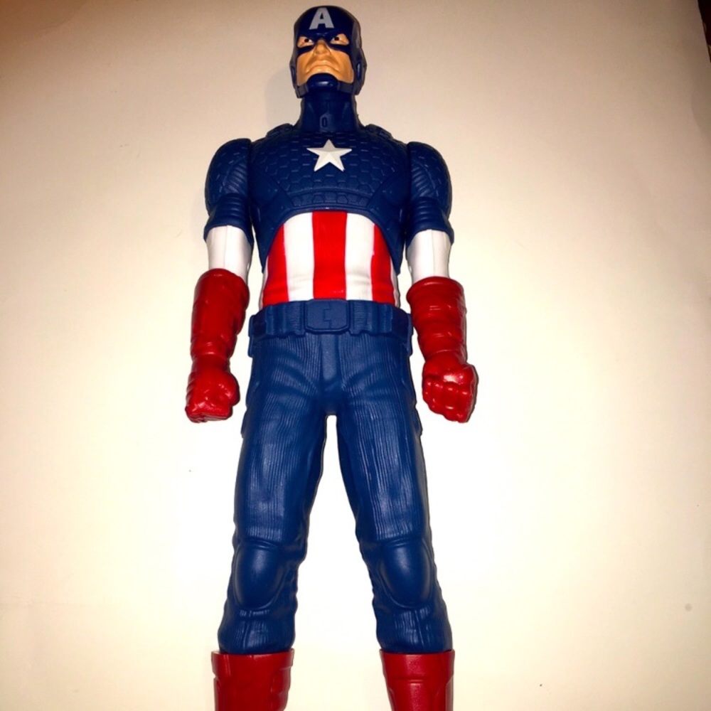 ‼️CLOSING SALE EVERYTHING MUST GO‼️
New Captain America Tall toy